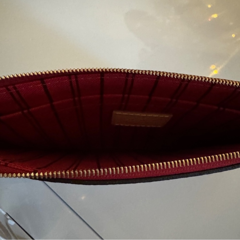 Louis Vuitton Neverfull MM Clutch (Discontinued/ unavailable Pink Lining) - Picture 2 of 7